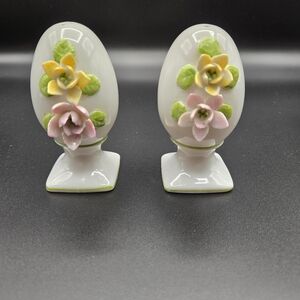Vintage Porcelain Japan Floral Egg w/ Pedestal Stand Salt & Pepper Shaker Set